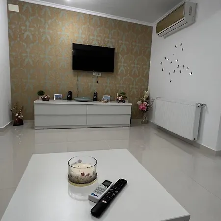 Daire Ale's Place 11 *