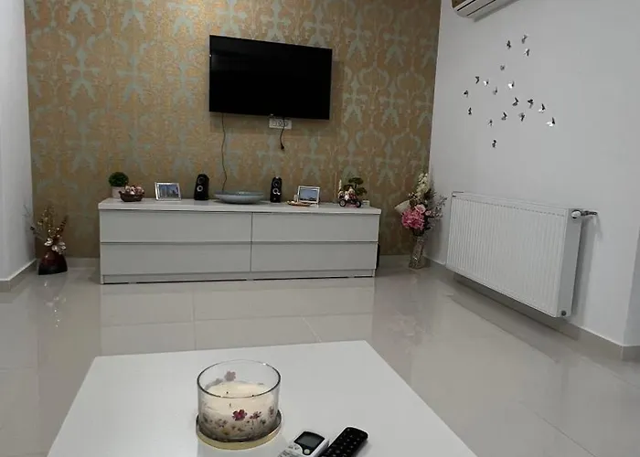 Daire Ale's Place 11 *